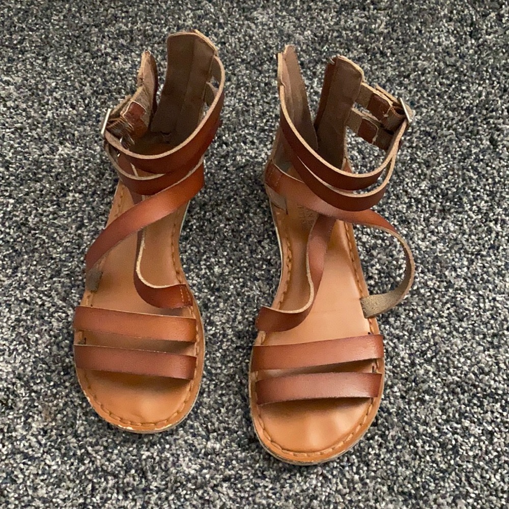 American eagle women’s sandals